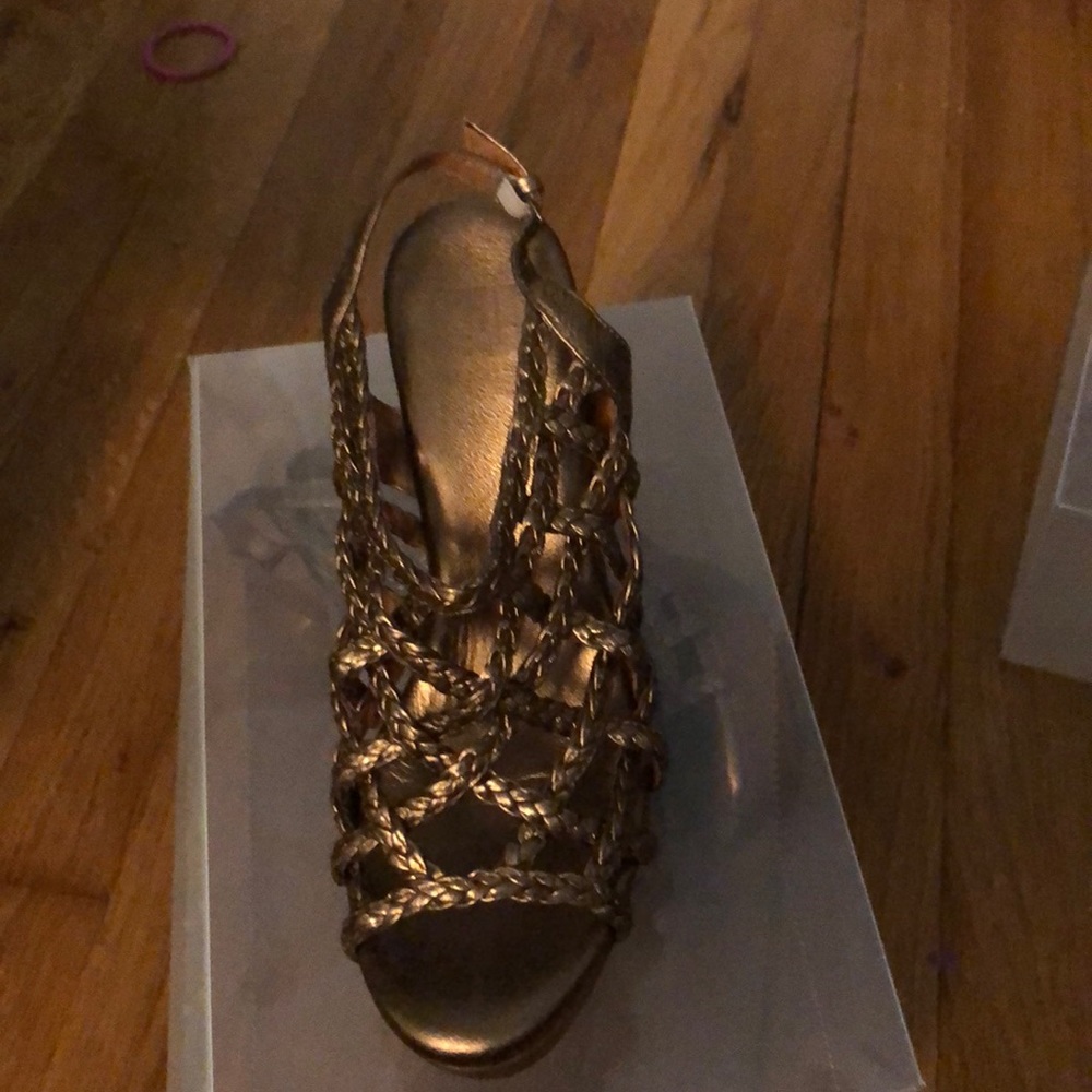 Bronze / gold wedges